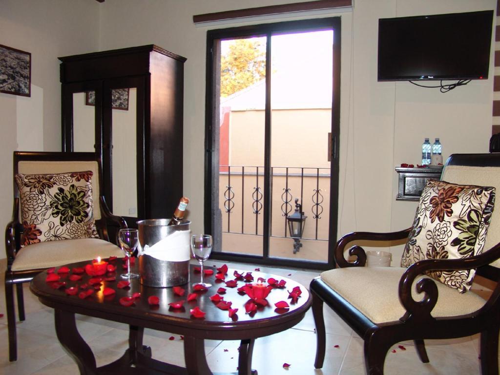 Casa Del Tio Hotel Boutique San Miguel de Allende Ruang foto A suite at the hotel