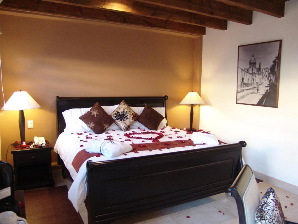 Casa Del Tio Hotel Boutique San Miguel de Allende Ruang foto A bedroom at the Inn at the Quinta Real