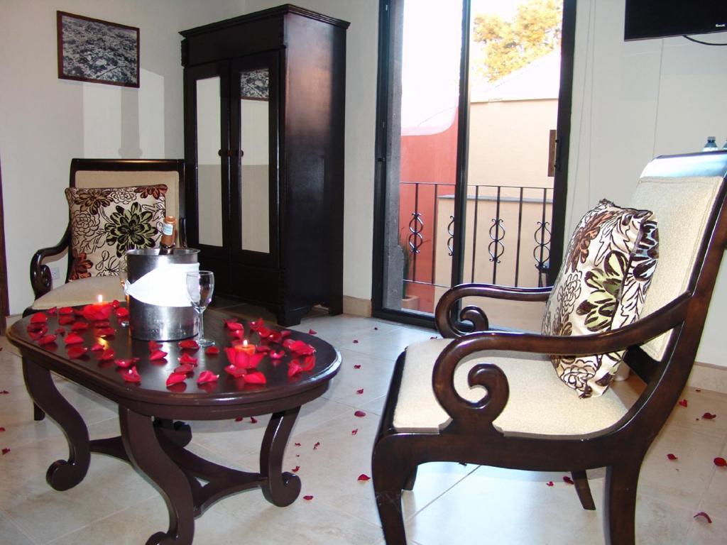 Casa Del Tio Hotel Boutique San Miguel de Allende Ruang foto A suite at the hotel