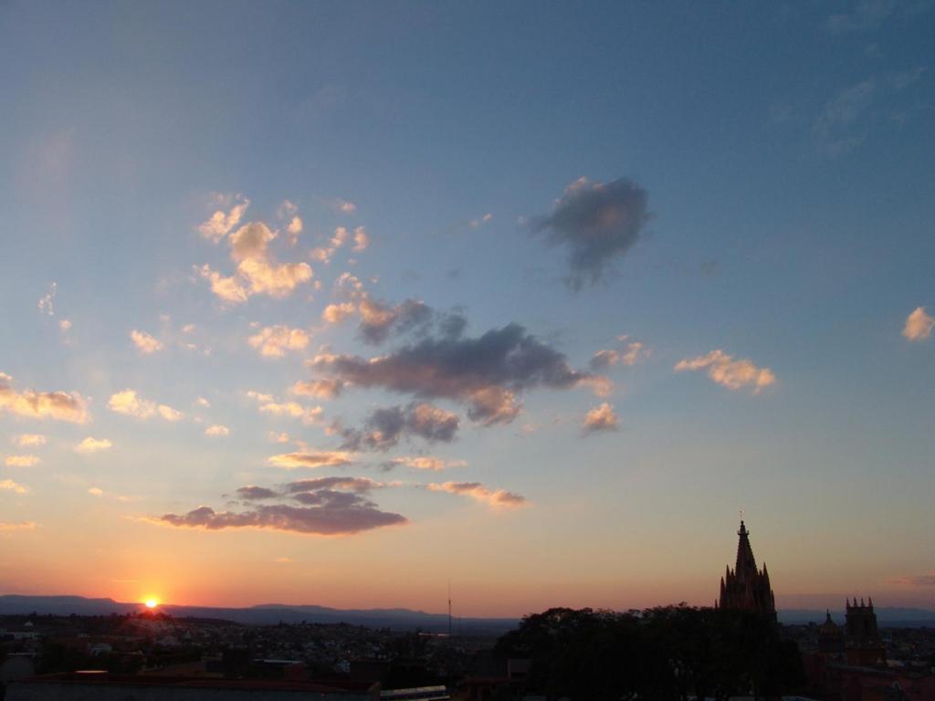 Casa Del Tio Hotel Boutique San Miguel de Allende Bagian luar foto Sunset over the city